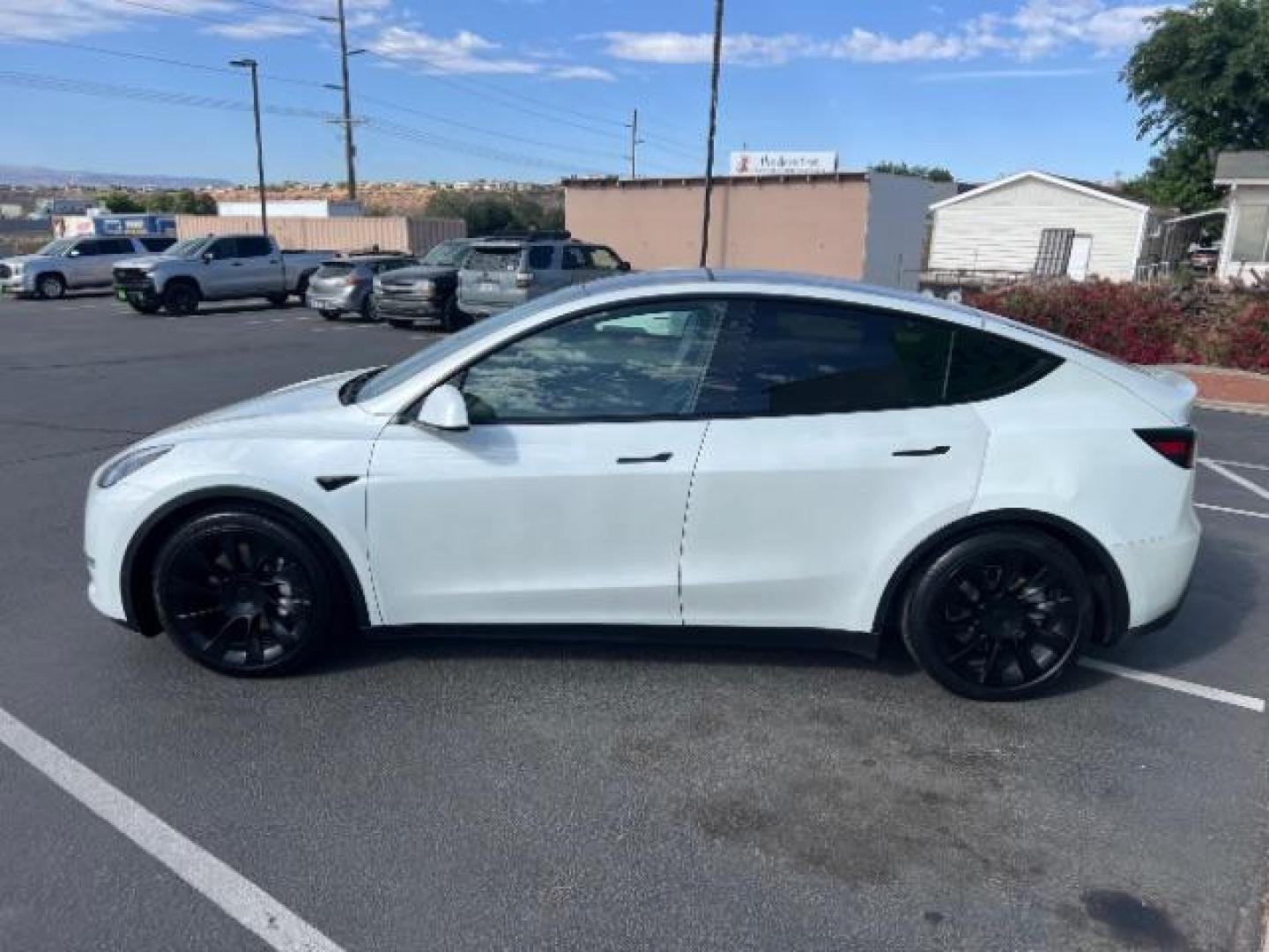 2020 White /Black Tesla Model Y Long Range Dual Motor All-Wheel Drive (5YJYGDEF2LF) with an ELECTRIC engine, Electric transmission, located at 1865 East Red Hills Pkwy, St. George, 84770, (435) 628-0023, 37.120850, -113.543640 - Excellent Tesla Model Y Long Range All Wheel Drive. HW3. Inside and outside in great shape. White exterior and black interior. Tires are in great condition All our Teslas come with charging kit. Battery is healthy. Gets 275 on full charge. Recurrent Battery Health Report 95% 2 Owner, Clean title,- Photo#5