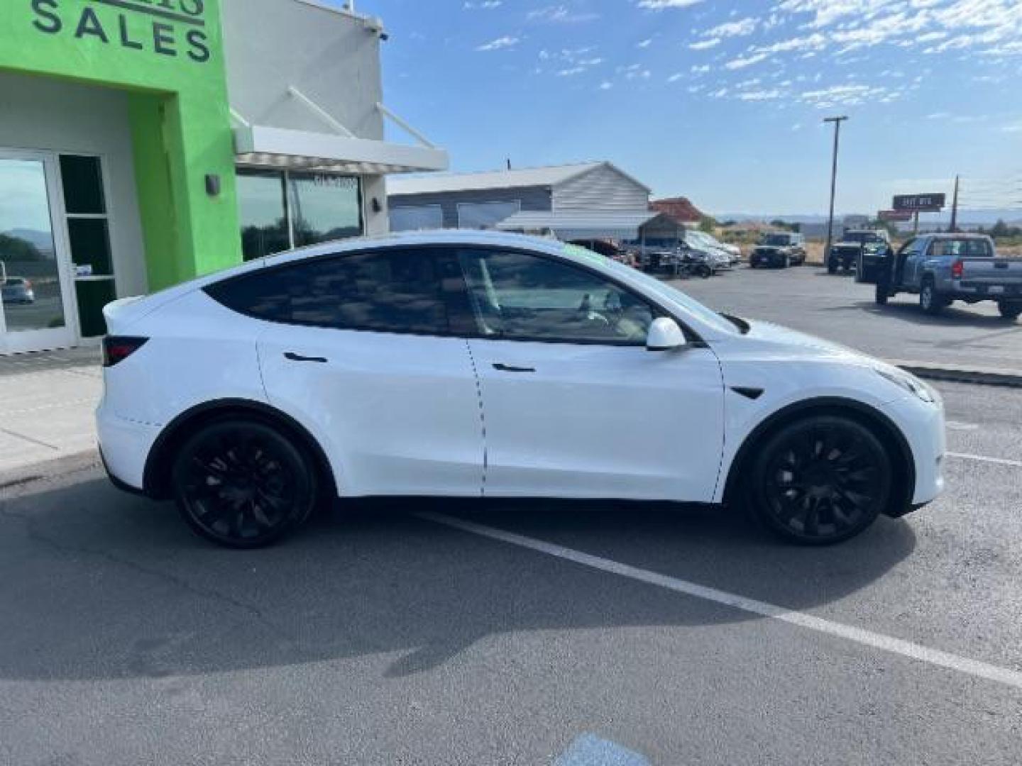 2020 White /Black Tesla Model Y Long Range Dual Motor All-Wheel Drive (5YJYGDEF2LF) with an ELECTRIC engine, Electric transmission, located at 1865 East Red Hills Pkwy, St. George, 84770, (435) 628-0023, 37.120850, -113.543640 - Excellent Tesla Model Y Long Range All Wheel Drive. HW3. Inside and outside in great shape. White exterior and black interior. Tires are in great condition All our Teslas come with charging kit. Battery is healthy. Gets 275 on full charge. Recurrent Battery Health Report 95% 2 Owner, Clean title,- Photo#9