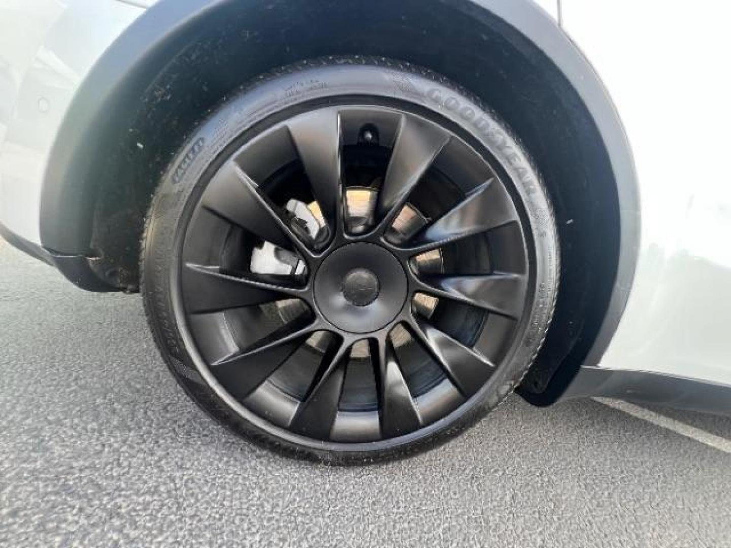2020 White /Black Tesla Model Y Long Range Dual Motor All-Wheel Drive (5YJYGDEF2LF) with an ELECTRIC engine, Electric transmission, located at 1865 East Red Hills Pkwy, St. George, 84770, (435) 628-0023, 37.120850, -113.543640 - Excellent Tesla Model Y Long Range All Wheel Drive. HW3. Inside and outside in great shape. White exterior and black interior. Tires are in great condition All our Teslas come with charging kit. Battery is healthy. Gets 275 on full charge. Recurrent Battery Health Report 95% 2 Owner, Clean title,- Photo#13