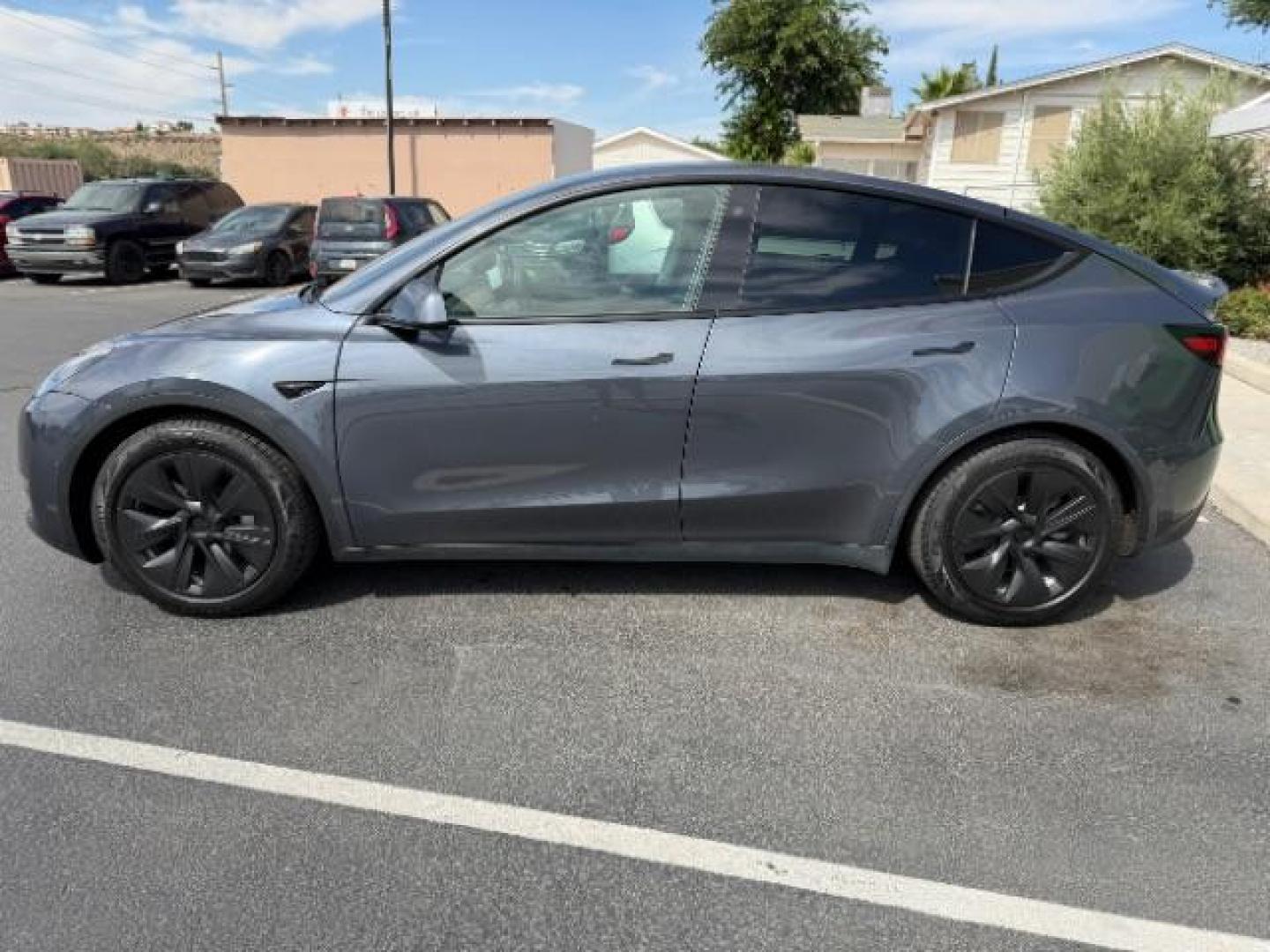 2021 Midnight Silver Metallic /Black Tesla Model Y Long Range Dual Motor All-Wheel Drive (5YJYGDEE1MF) with an ELECTRIC engine, Electric transmission, located at 1865 East Red Hills Pkwy, St. George, 84770, (435) 628-0023, 37.120850, -113.543640 - Excellent Tesla Model Y Long Range All Wheel Drive. HW3. Acceleration Boost PAID FOR ($2k upgrade). Excellent condition. Tires are in great condition All our Teslas come with charging kit. Battery is healthy. Gets 285 on full charge. Recurrent Battery Health Report 95% Clean title, 1 Owner no a- Photo#1