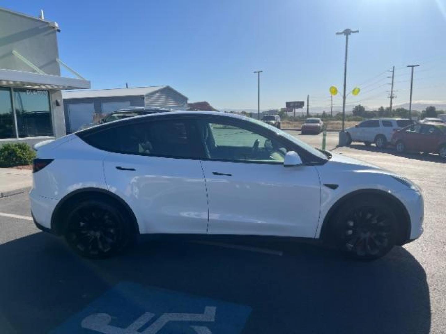 2022 Pearl White Multi-Coat /Black Tesla Model Y Long Range Dual Motor All-Wheel Drive (7SAYGDEE5NF) with an ELECTRIC engine, Electric transmission, located at 1865 East Red Hills Pkwy, St. George, 84770, (435) 628-0023, 37.120850, -113.543640 - Excellent Tesla Model Y Long Range All Wheel Drive. HW3. In great condition for the miles. Most affordable model Y you'll find. Act now! All our Teslas come with mobile charging kit. Battery is healthy. Gets 265 on full charge. Clean title, 1 Owner Recurrent Battery Report 95% Still has remaini- Photo#9
