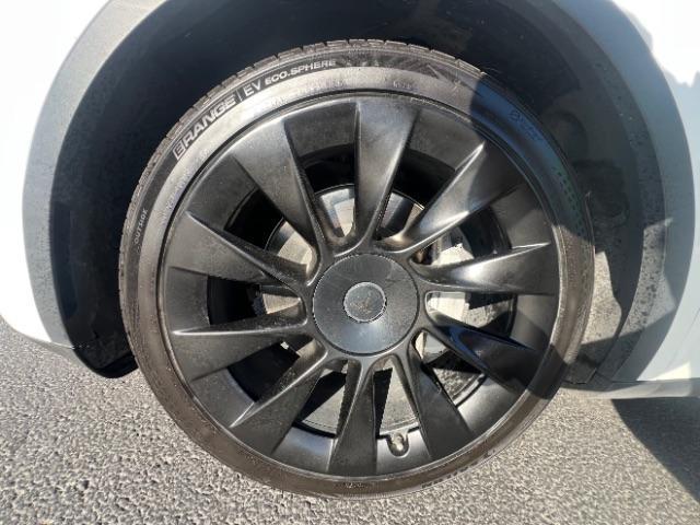 2022 Pearl White Multi-Coat /Black Tesla Model Y Long Range Dual Motor All-Wheel Drive (7SAYGDEE5NF) with an ELECTRIC engine, Electric transmission, located at 1865 East Red Hills Pkwy, St. George, 84770, (435) 628-0023, 37.120850, -113.543640 - Excellent Tesla Model Y Long Range All Wheel Drive. HW3. In great condition for the miles. Most affordable model Y you'll find. Act now! All our Teslas come with mobile charging kit. Battery is healthy. Gets 265 on full charge. Clean title, 1 Owner Recurrent Battery Report 95% Still has remaini - Photo#12