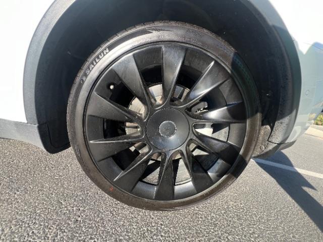 2022 Pearl White Multi-Coat /Black Tesla Model Y Long Range Dual Motor All-Wheel Drive (7SAYGDEE5NF) with an ELECTRIC engine, Electric transmission, located at 1865 East Red Hills Pkwy, St. George, 84770, (435) 628-0023, 37.120850, -113.543640 - Excellent Tesla Model Y Long Range All Wheel Drive. HW3. In great condition for the miles. Most affordable model Y you'll find. Act now! All our Teslas come with mobile charging kit. Battery is healthy. Gets 265 on full charge. Clean title, 1 Owner Recurrent Battery Report 95% Still has remaini - Photo#13