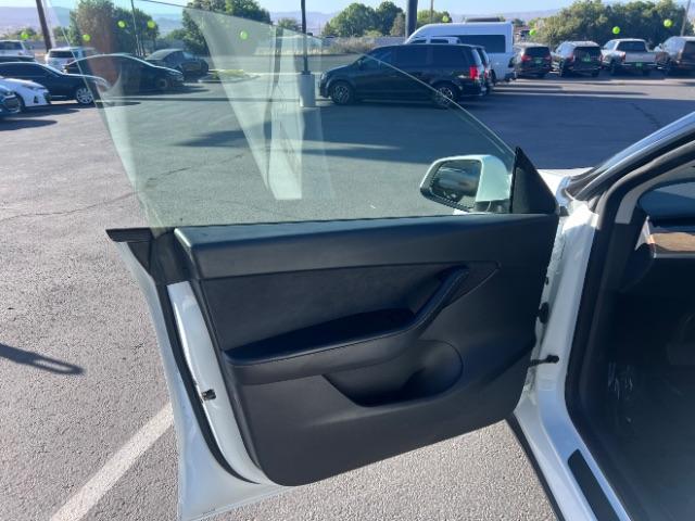2022 Pearl White Multi-Coat /Black Tesla Model Y Long Range Dual Motor All-Wheel Drive (7SAYGDEE5NF) with an ELECTRIC engine, Electric transmission, located at 1865 East Red Hills Pkwy, St. George, 84770, (435) 628-0023, 37.120850, -113.543640 - Excellent Tesla Model Y Long Range All Wheel Drive. HW3. In great condition for the miles. Most affordable model Y you'll find. Act now! All our Teslas come with mobile charging kit. Battery is healthy. Gets 265 on full charge. Clean title, 1 Owner Recurrent Battery Report 95% Still has remaini - Photo#14