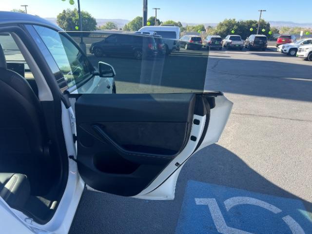 2022 Pearl White Multi-Coat /Black Tesla Model Y Long Range Dual Motor All-Wheel Drive (7SAYGDEE5NF) with an ELECTRIC engine, Electric transmission, located at 1865 East Red Hills Pkwy, St. George, 84770, (435) 628-0023, 37.120850, -113.543640 - Excellent Tesla Model Y Long Range All Wheel Drive. HW3. In great condition for the miles. Most affordable model Y you'll find. Act now! All our Teslas come with mobile charging kit. Battery is healthy. Gets 265 on full charge. Clean title, 1 Owner Recurrent Battery Report 95% Still has remaini - Photo#25