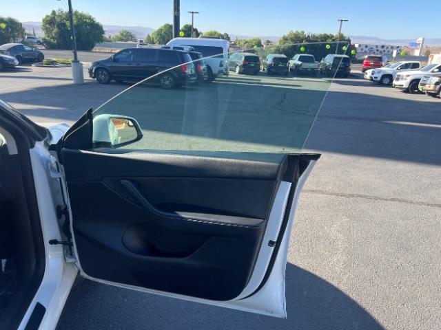 2022 Pearl White Multi-Coat /Black Tesla Model Y Long Range Dual Motor All-Wheel Drive (7SAYGDEE5NF) with an ELECTRIC engine, Electric transmission, located at 1865 East Red Hills Pkwy, St. George, 84770, (435) 628-0023, 37.120850, -113.543640 - Excellent Tesla Model Y Long Range All Wheel Drive. HW3. In great condition for the miles. Most affordable model Y you'll find. Act now! All our Teslas come with mobile charging kit. Battery is healthy. Gets 265 on full charge. Clean title, 1 Owner Recurrent Battery Report 95% Still has remaini - Photo#27