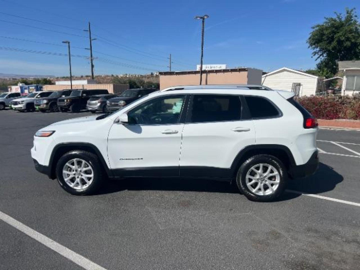 2018 Bright White Clearcoat /Black Jeep Cherokee Latitude Plus 4x4 (1C4PJMLX5JD) with an Pentastar 3.2L V-6 DOHC engine, Automatic transmission, located at 1865 East Red Hills Pkwy, St. George, 84770, (435) 628-0023, 37.120850, -113.543640 - We specialize in helping ALL people get the best financing available. No matter your credit score, good, bad or none we can get you an amazing rate. Had a bankruptcy, divorce, or repossessions? We give you the green light to get your credit back on the road. Low down and affordable payments that fit - Photo#3
