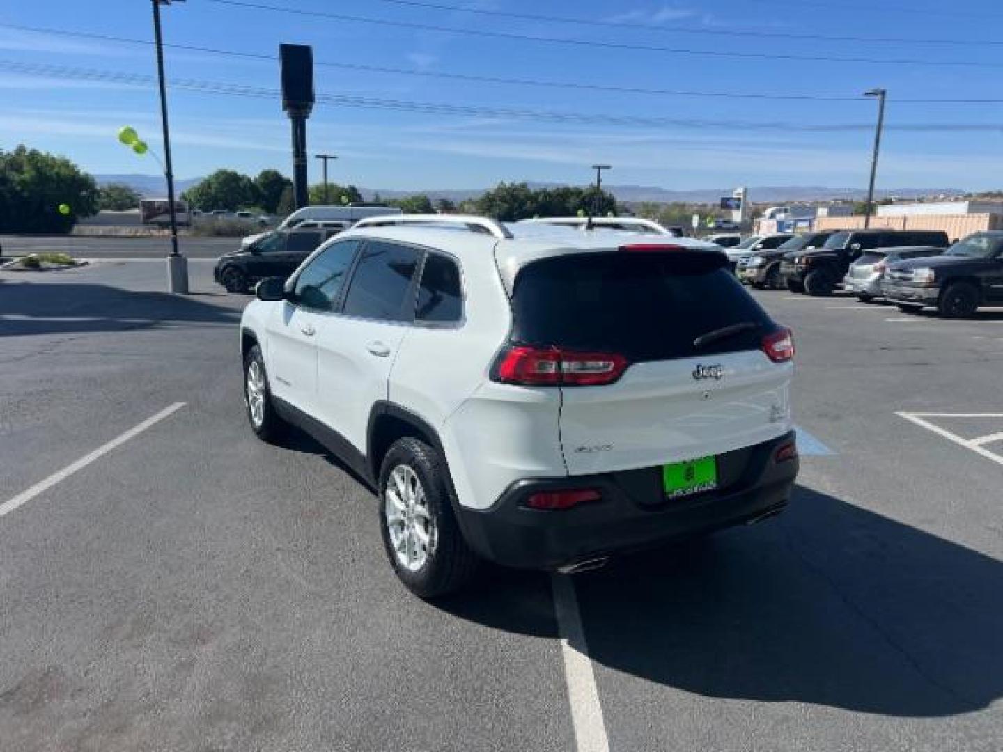 2018 Bright White Clearcoat /Black Jeep Cherokee Latitude Plus 4x4 (1C4PJMLX5JD) with an Pentastar 3.2L V-6 DOHC engine, Automatic transmission, located at 1865 East Red Hills Pkwy, St. George, 84770, (435) 628-0023, 37.120850, -113.543640 - We specialize in helping ALL people get the best financing available. No matter your credit score, good, bad or none we can get you an amazing rate. Had a bankruptcy, divorce, or repossessions? We give you the green light to get your credit back on the road. Low down and affordable payments that fit - Photo#4