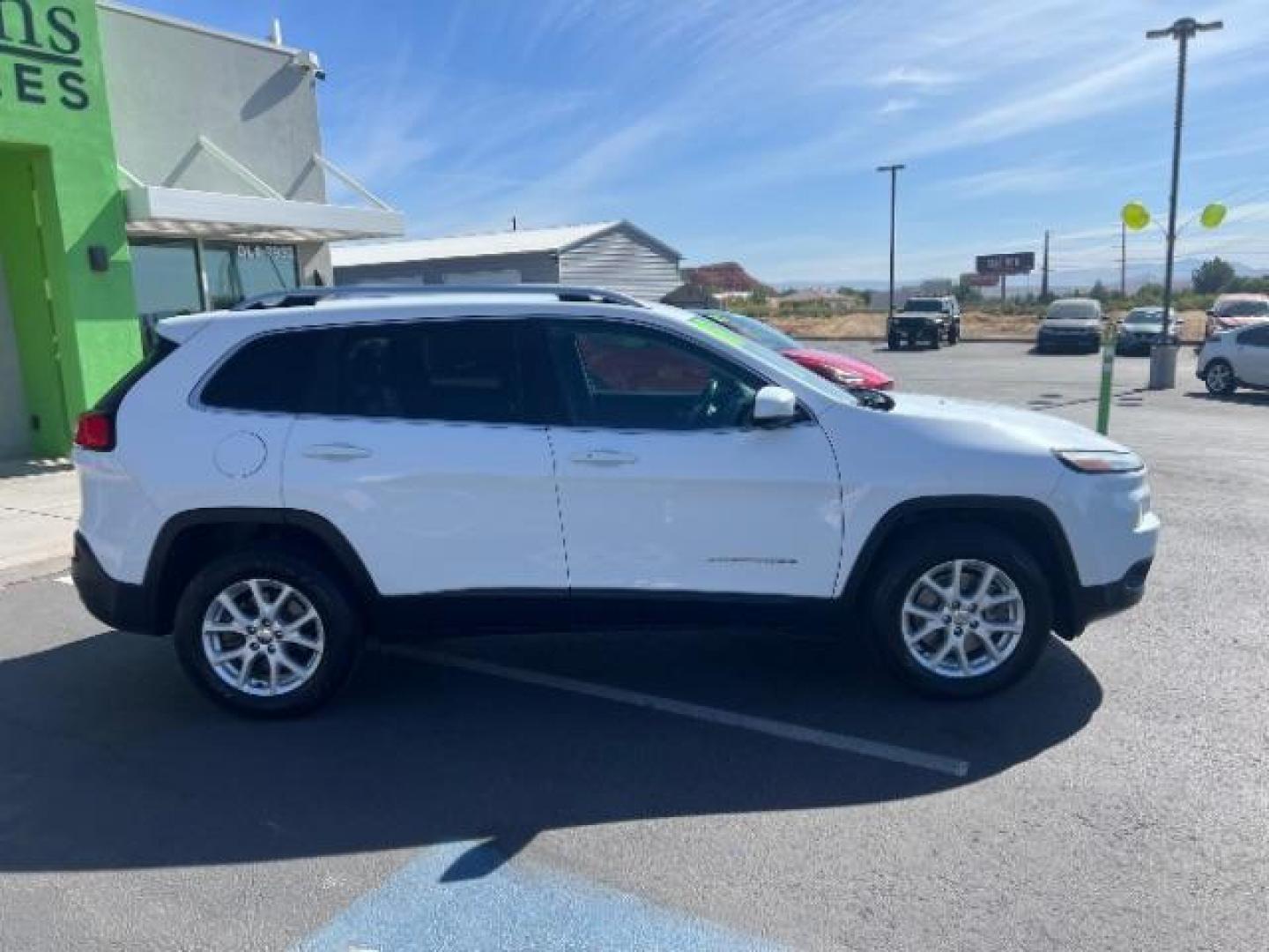 2018 Bright White Clearcoat /Black Jeep Cherokee Latitude Plus 4x4 (1C4PJMLX5JD) with an Pentastar 3.2L V-6 DOHC engine, Automatic transmission, located at 1865 East Red Hills Pkwy, St. George, 84770, (435) 628-0023, 37.120850, -113.543640 - We specialize in helping ALL people get the best financing available. No matter your credit score, good, bad or none we can get you an amazing rate. Had a bankruptcy, divorce, or repossessions? We give you the green light to get your credit back on the road. Low down and affordable payments that fit - Photo#7
