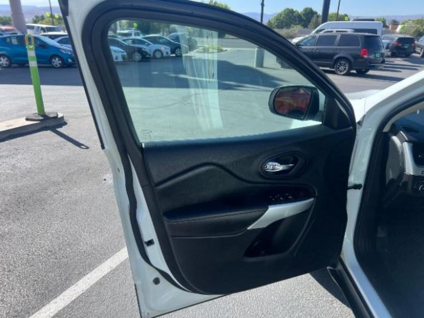 2018 Bright White Clearcoat /Black Jeep Cherokee Latitude Plus 4x4 (1C4PJMLX5JD) with an Pentastar 3.2L V-6 DOHC engine, Automatic transmission, located at 1865 East Red Hills Pkwy, St. George, 84770, (435) 628-0023, 37.120850, -113.543640 - We specialize in helping ALL people get the best financing available. No matter your credit score, good, bad or none we can get you an amazing rate. Had a bankruptcy, divorce, or repossessions? We give you the green light to get your credit back on the road. Low down and affordable payments that fit - Photo#12