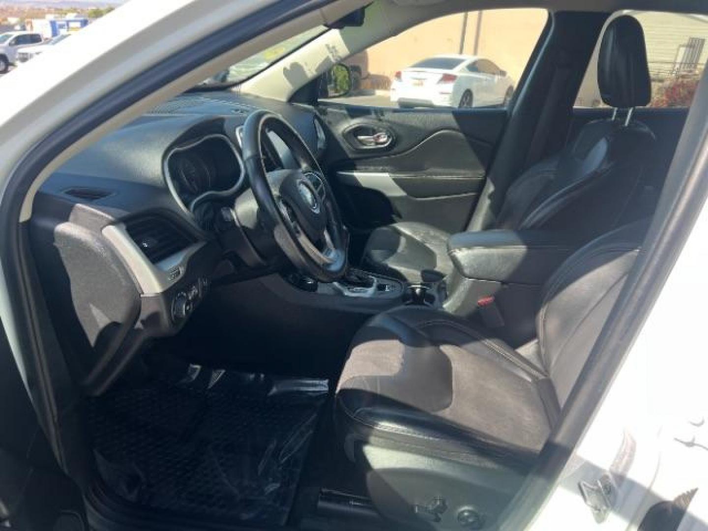 2018 Bright White Clearcoat /Black Jeep Cherokee Latitude Plus 4x4 (1C4PJMLX5JD) with an Pentastar 3.2L V-6 DOHC engine, Automatic transmission, located at 1865 East Red Hills Pkwy, St. George, 84770, (435) 628-0023, 37.120850, -113.543640 - We specialize in helping ALL people get the best financing available. No matter your credit score, good, bad or none we can get you an amazing rate. Had a bankruptcy, divorce, or repossessions? We give you the green light to get your credit back on the road. Low down and affordable payments that fit - Photo#14