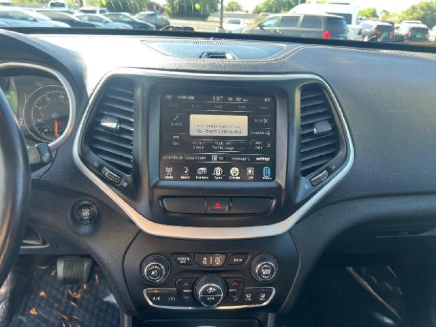 2018 Bright White Clearcoat /Black Jeep Cherokee Latitude Plus 4x4 (1C4PJMLX5JD) with an Pentastar 3.2L V-6 DOHC engine, Automatic transmission, located at 1865 East Red Hills Pkwy, St. George, 84770, (435) 628-0023, 37.120850, -113.543640 - We specialize in helping ALL people get the best financing available. No matter your credit score, good, bad or none we can get you an amazing rate. Had a bankruptcy, divorce, or repossessions? We give you the green light to get your credit back on the road. Low down and affordable payments that fit - Photo#17