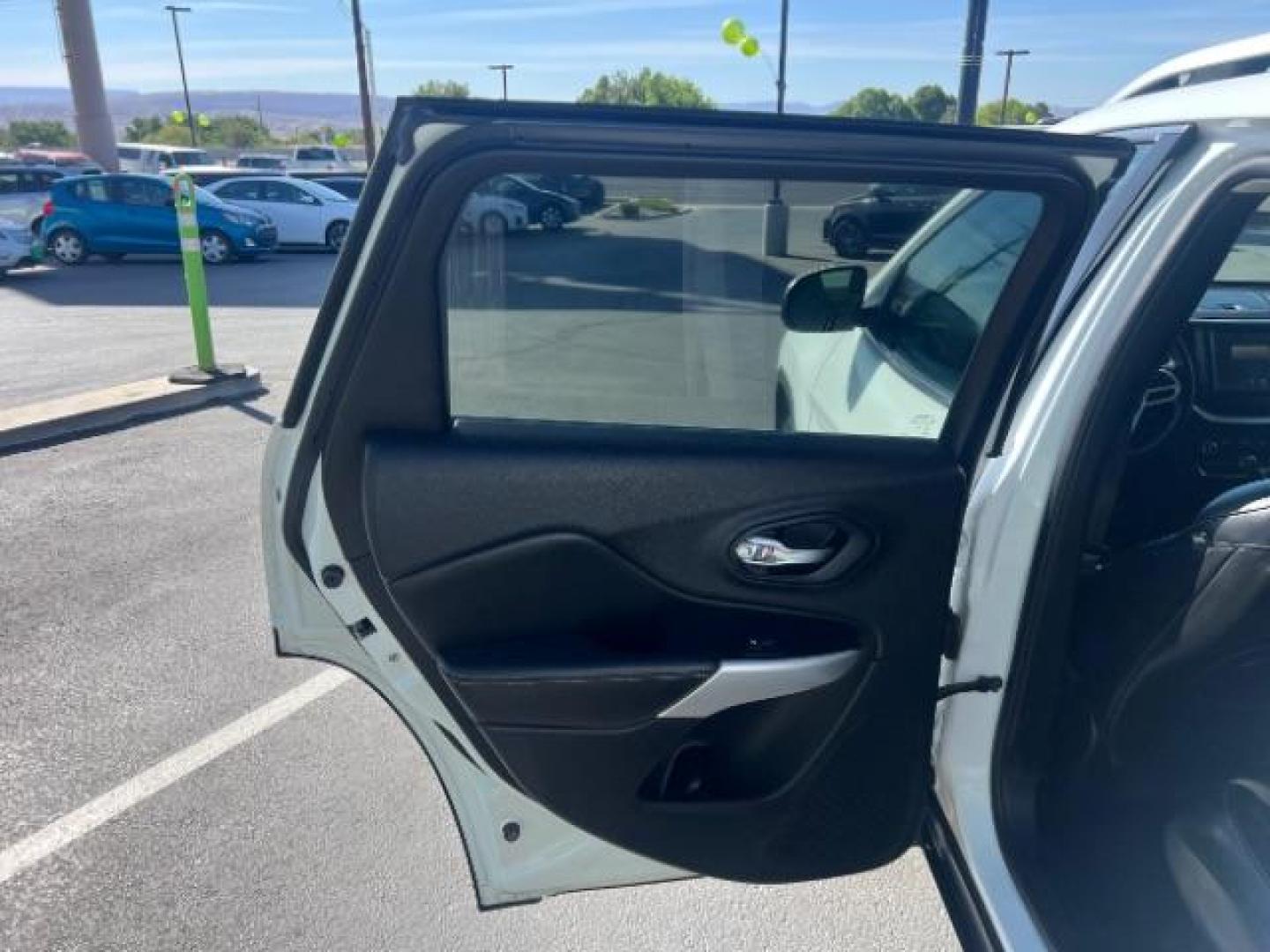 2018 Bright White Clearcoat /Black Jeep Cherokee Latitude Plus 4x4 (1C4PJMLX5JD) with an Pentastar 3.2L V-6 DOHC engine, Automatic transmission, located at 1865 East Red Hills Pkwy, St. George, 84770, (435) 628-0023, 37.120850, -113.543640 - We specialize in helping ALL people get the best financing available. No matter your credit score, good, bad or none we can get you an amazing rate. Had a bankruptcy, divorce, or repossessions? We give you the green light to get your credit back on the road. Low down and affordable payments that fit - Photo#20