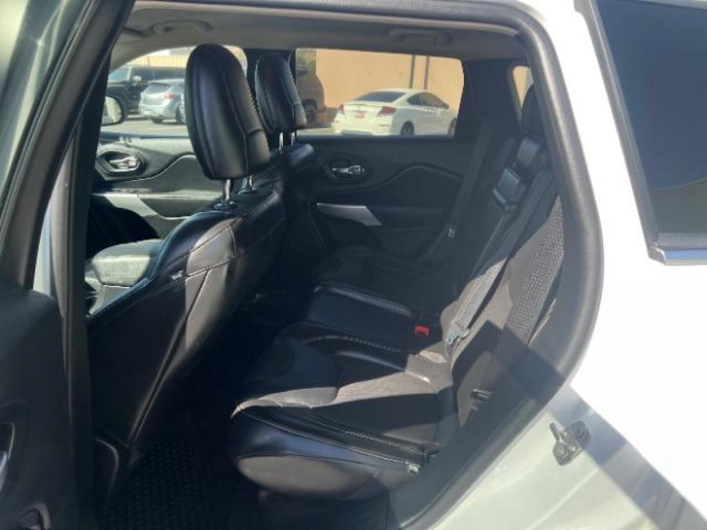 2018 Bright White Clearcoat /Black Jeep Cherokee Latitude Plus 4x4 (1C4PJMLX5JD) with an Pentastar 3.2L V-6 DOHC engine, Automatic transmission, located at 1865 East Red Hills Pkwy, St. George, 84770, (435) 628-0023, 37.120850, -113.543640 - We specialize in helping ALL people get the best financing available. No matter your credit score, good, bad or none we can get you an amazing rate. Had a bankruptcy, divorce, or repossessions? We give you the green light to get your credit back on the road. Low down and affordable payments that fit - Photo#21