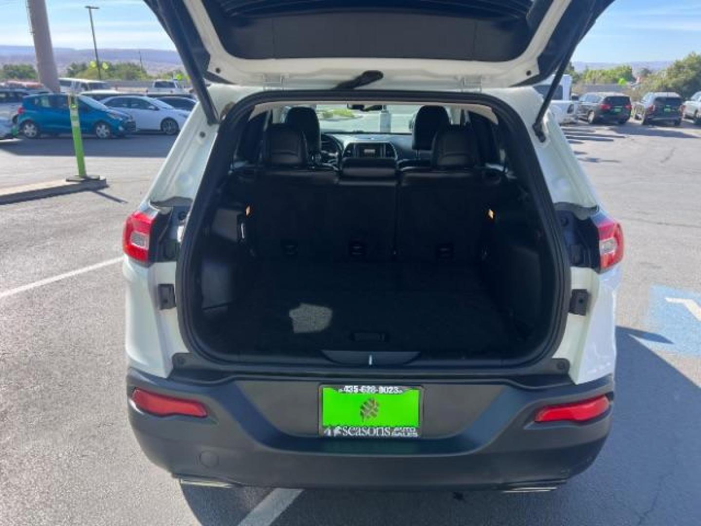 2018 Bright White Clearcoat /Black Jeep Cherokee Latitude Plus 4x4 (1C4PJMLX5JD) with an Pentastar 3.2L V-6 DOHC engine, Automatic transmission, located at 1865 East Red Hills Pkwy, St. George, 84770, (435) 628-0023, 37.120850, -113.543640 - We specialize in helping ALL people get the best financing available. No matter your credit score, good, bad or none we can get you an amazing rate. Had a bankruptcy, divorce, or repossessions? We give you the green light to get your credit back on the road. Low down and affordable payments that fit - Photo#24