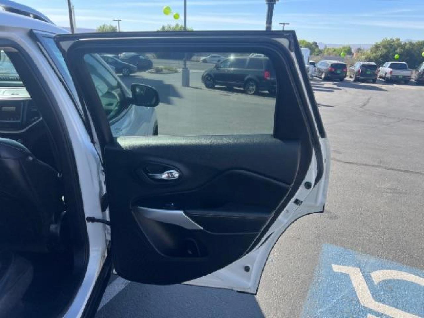 2018 Bright White Clearcoat /Black Jeep Cherokee Latitude Plus 4x4 (1C4PJMLX5JD) with an Pentastar 3.2L V-6 DOHC engine, Automatic transmission, located at 1865 East Red Hills Pkwy, St. George, 84770, (435) 628-0023, 37.120850, -113.543640 - We specialize in helping ALL people get the best financing available. No matter your credit score, good, bad or none we can get you an amazing rate. Had a bankruptcy, divorce, or repossessions? We give you the green light to get your credit back on the road. Low down and affordable payments that fit - Photo#25