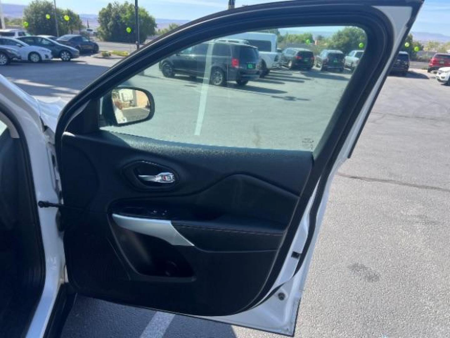 2018 Bright White Clearcoat /Black Jeep Cherokee Latitude Plus 4x4 (1C4PJMLX5JD) with an Pentastar 3.2L V-6 DOHC engine, Automatic transmission, located at 1865 East Red Hills Pkwy, St. George, 84770, (435) 628-0023, 37.120850, -113.543640 - We specialize in helping ALL people get the best financing available. No matter your credit score, good, bad or none we can get you an amazing rate. Had a bankruptcy, divorce, or repossessions? We give you the green light to get your credit back on the road. Low down and affordable payments that fit - Photo#27
