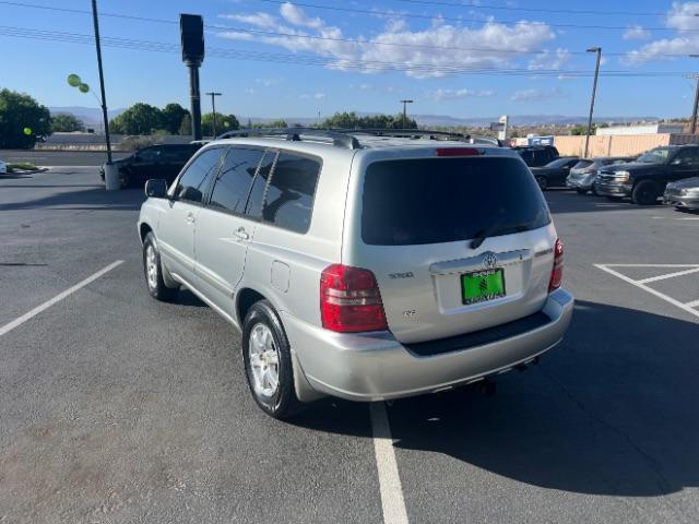 2002 Millennium Silver Metallic /Ivory Toyota Highlander V6 | Limited V6 (JTEGF21A820) with an 3L V-6 DOHC engine, Automatic transmission, located at 1865 East Red Hills Pkwy, St. George, 84770, (435) 628-0023, 37.120850, -113.543640 - We specialize in helping ALL people get the best financing available. No matter your credit score, good, bad or none we can get you an amazing rate. Had a bankruptcy, divorce, or repossessions? We give you the green light to get your credit back on the road. Low down and affordable payments that fit - Photo#4