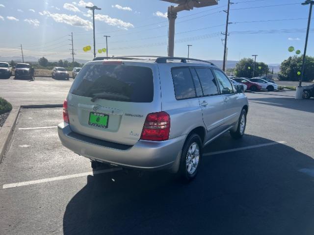 2002 Millennium Silver Metallic /Ivory Toyota Highlander V6 | Limited V6 (JTEGF21A820) with an 3L V-6 DOHC engine, Automatic transmission, located at 1865 East Red Hills Pkwy, St. George, 84770, (435) 628-0023, 37.120850, -113.543640 - We specialize in helping ALL people get the best financing available. No matter your credit score, good, bad or none we can get you an amazing rate. Had a bankruptcy, divorce, or repossessions? We give you the green light to get your credit back on the road. Low down and affordable payments that fit - Photo#6