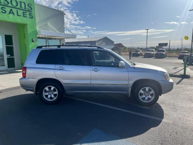 2002 Millennium Silver Metallic /Ivory Toyota Highlander V6 | Limited V6 (JTEGF21A820) with an 3L V-6 DOHC engine, Automatic transmission, located at 1865 East Red Hills Pkwy, St. George, 84770, (435) 628-0023, 37.120850, -113.543640 - We specialize in helping ALL people get the best financing available. No matter your credit score, good, bad or none we can get you an amazing rate. Had a bankruptcy, divorce, or repossessions? We give you the green light to get your credit back on the road. Low down and affordable payments that fit - Photo#7