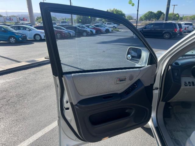 2002 Millennium Silver Metallic /Ivory Toyota Highlander V6 | Limited V6 (JTEGF21A820) with an 3L V-6 DOHC engine, Automatic transmission, located at 1865 East Red Hills Pkwy, St. George, 84770, (435) 628-0023, 37.120850, -113.543640 - We specialize in helping ALL people get the best financing available. No matter your credit score, good, bad or none we can get you an amazing rate. Had a bankruptcy, divorce, or repossessions? We give you the green light to get your credit back on the road. Low down and affordable payments that fit - Photo#12