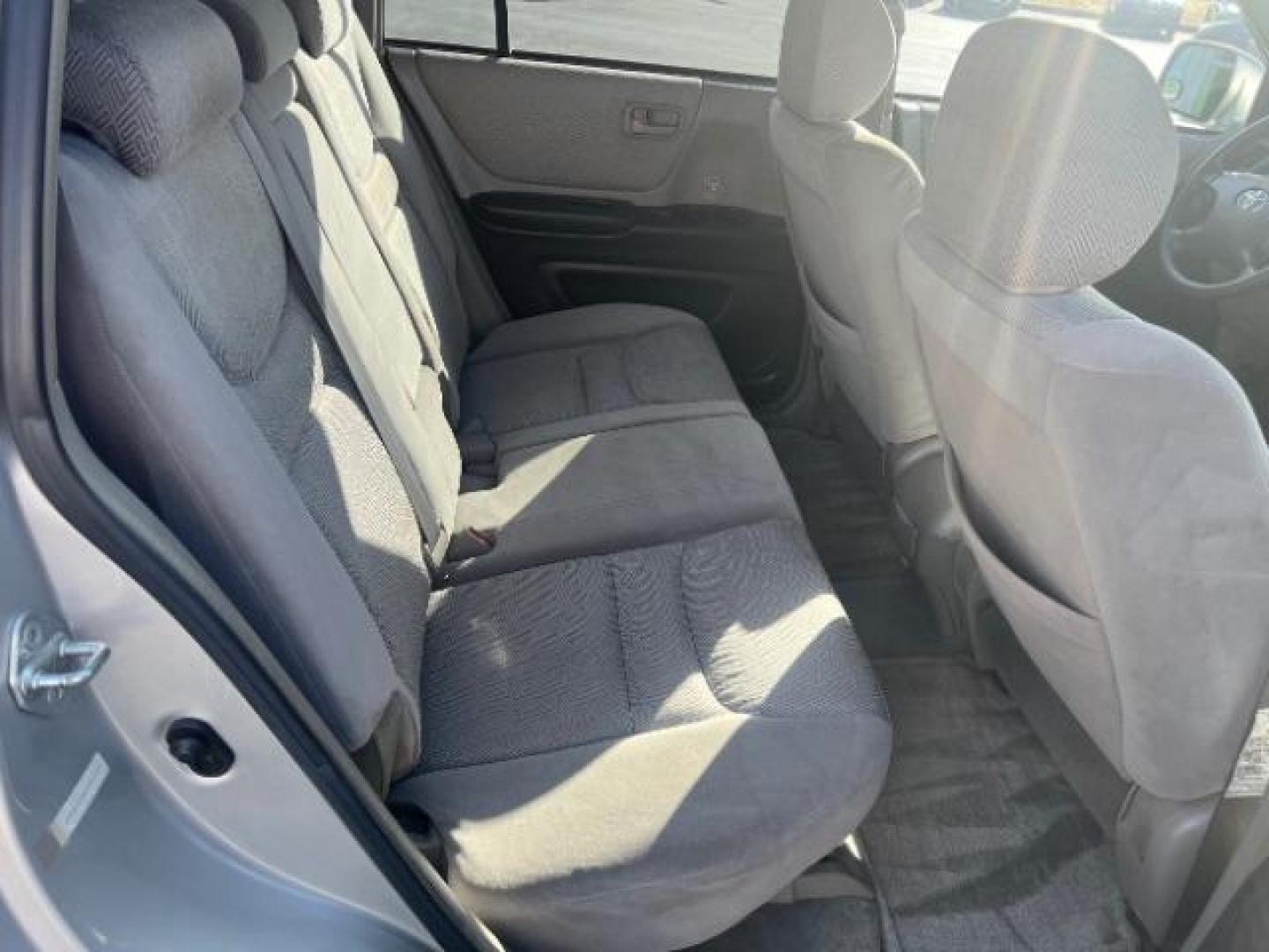 2002 Millennium Silver Metallic /Ivory Toyota Highlander V6 | Limited V6 (JTEGF21A820) with an 3L V-6 DOHC engine, Automatic transmission, located at 1865 East Red Hills Pkwy, St. George, 84770, (435) 628-0023, 37.120850, -113.543640- Photo#24