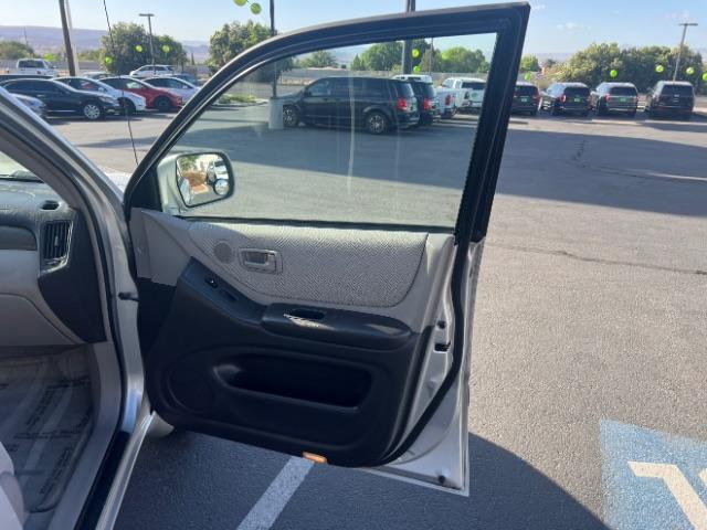 2002 Millennium Silver Metallic /Ivory Toyota Highlander V6 | Limited V6 (JTEGF21A820) with an 3L V-6 DOHC engine, Automatic transmission, located at 1865 East Red Hills Pkwy, St. George, 84770, (435) 628-0023, 37.120850, -113.543640 - We specialize in helping ALL people get the best financing available. No matter your credit score, good, bad or none we can get you an amazing rate. Had a bankruptcy, divorce, or repossessions? We give you the green light to get your credit back on the road. Low down and affordable payments that fit - Photo#25