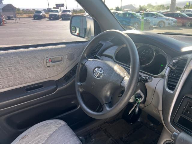 2002 Millennium Silver Metallic /Ivory Toyota Highlander V6 | Limited V6 (JTEGF21A820) with an 3L V-6 DOHC engine, Automatic transmission, located at 1865 East Red Hills Pkwy, St. George, 84770, (435) 628-0023, 37.120850, -113.543640 - We specialize in helping ALL people get the best financing available. No matter your credit score, good, bad or none we can get you an amazing rate. Had a bankruptcy, divorce, or repossessions? We give you the green light to get your credit back on the road. Low down and affordable payments that fit - Photo#28