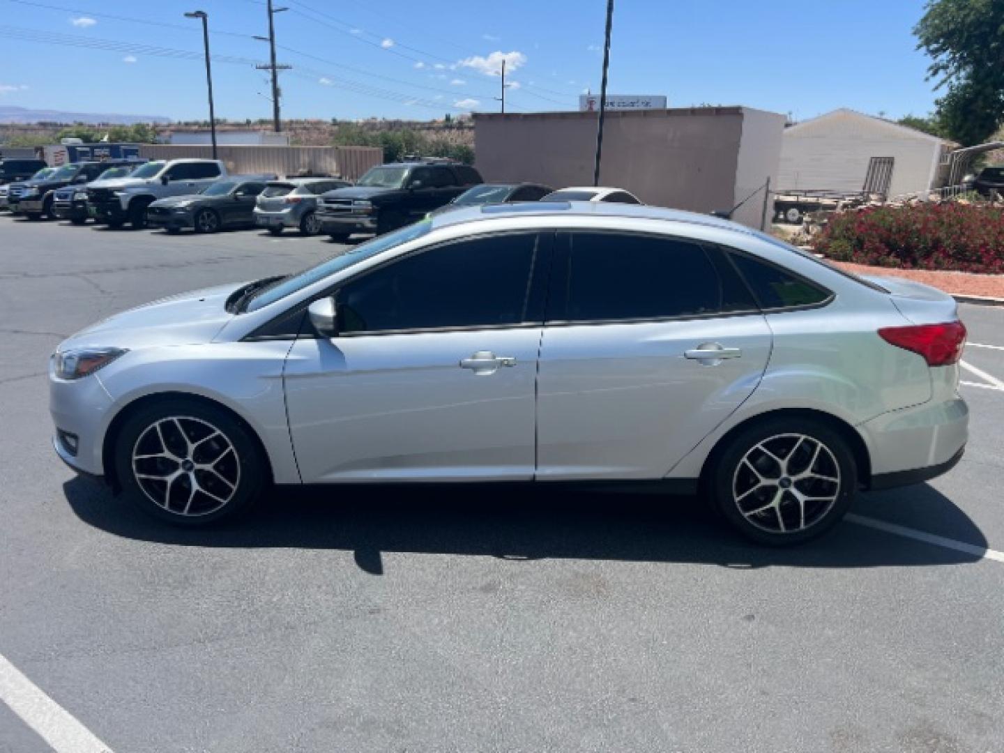 2018 Ingot Silver Metallic /Charcoal Black Ford Focus SEL (1FADP3H20JL) with an 2L I-4 gasoline direct injection engine, Automatic transmission, located at 940 North Main Street, Cedar City, UT, 84720, (435) 628-0023, 37.692936, -113.061897 - We specialize in helping ALL people get the best financing available. No matter your credit score, good, bad or none we can get you an amazing rate. Had a bankruptcy, divorce, or repossessions? We give you the green light to get your credit back on the road. Low down and affordable payments that fit- Photo#3