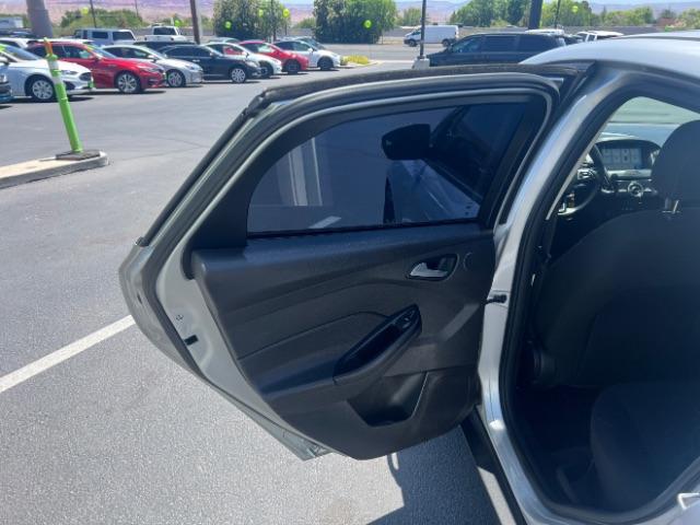 2018 Ingot Silver Metallic /Charcoal Black Ford Focus SEL (1FADP3H20JL) with an 2L I-4 gasoline direct injection engine, Automatic transmission, located at 940 North Main Street, Cedar City, UT, 84720, (435) 628-0023, 37.692936, -113.061897 - We specialize in helping ALL people get the best financing available. No matter your credit score, good, bad or none we can get you an amazing rate. Had a bankruptcy, divorce, or repossessions? We give you the green light to get your credit back on the road. Low down and affordable payments that fit - Photo#20