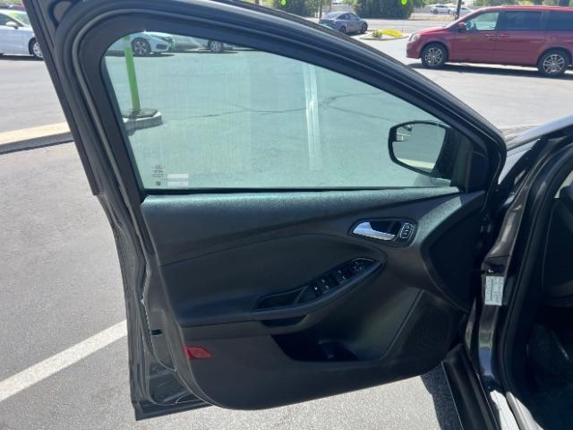 2016 Magnetic /Charcoal Black Ford Focus SE (1FADP3F28GL) , Automatic transmission, located at 1865 East Red Hills Pkwy, St. George, 84770, (435) 628-0023, 37.120850, -113.543640 - We specialize in helping ALL people get the best financing available. No matter your credit score, good, bad or none we can get you an amazing rate. Had a bankruptcy, divorce, or repossessions? We give you the green light to get your credit back on the road. Low down and affordable payments that fit- Photo#12