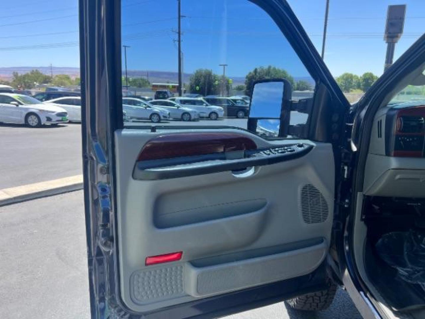 2007 True Blue Clearcoat Metallic /Medium Flint Ford F-350 XL | XLT | LARIAT (1FTWW31P77E) with an Powerstroke 6L V-8 diesel direct injection engine, Automatic transmission, located at 1865 East Red Hills Pkwy, St. George, 84770, (435) 628-0023, 37.120850, -113.543640- Photo#12