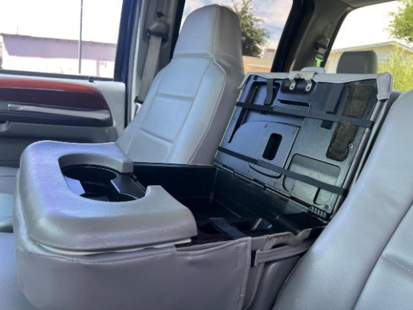 2007 True Blue Clearcoat Metallic /Medium Flint Ford F-350 XL | XLT | LARIAT (1FTWW31P77E) with an Powerstroke 6L V-8 diesel direct injection engine, Automatic transmission, located at 1865 East Red Hills Pkwy, St. George, 84770, (435) 628-0023, 37.120850, -113.543640- Photo#18