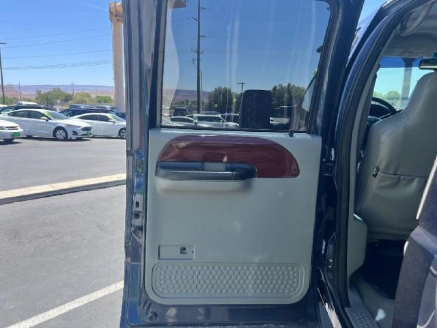 2007 True Blue Clearcoat Metallic /Medium Flint Ford F-350 XL | XLT | LARIAT (1FTWW31P77E) with an Powerstroke 6L V-8 diesel direct injection engine, Automatic transmission, located at 1865 East Red Hills Pkwy, St. George, 84770, (435) 628-0023, 37.120850, -113.543640- Photo#19