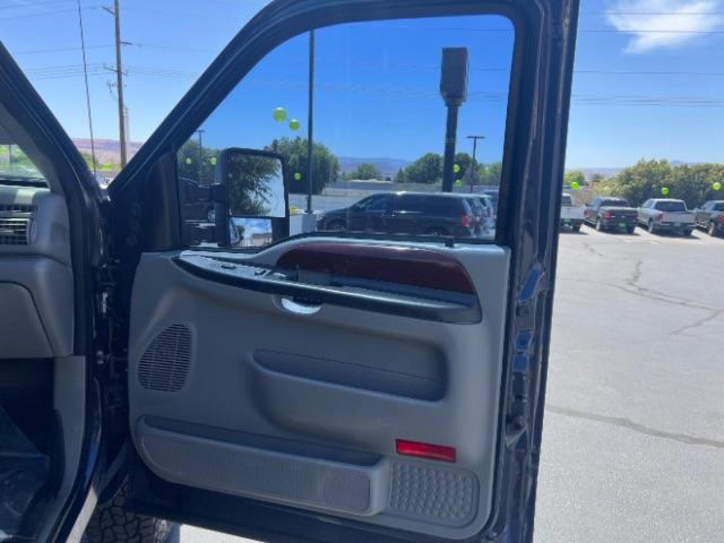 2007 True Blue Clearcoat Metallic /Medium Flint Ford F-350 XL | XLT | LARIAT (1FTWW31P77E) with an Powerstroke 6L V-8 diesel direct injection engine, Automatic transmission, located at 1865 East Red Hills Pkwy, St. George, 84770, (435) 628-0023, 37.120850, -113.543640- Photo#26