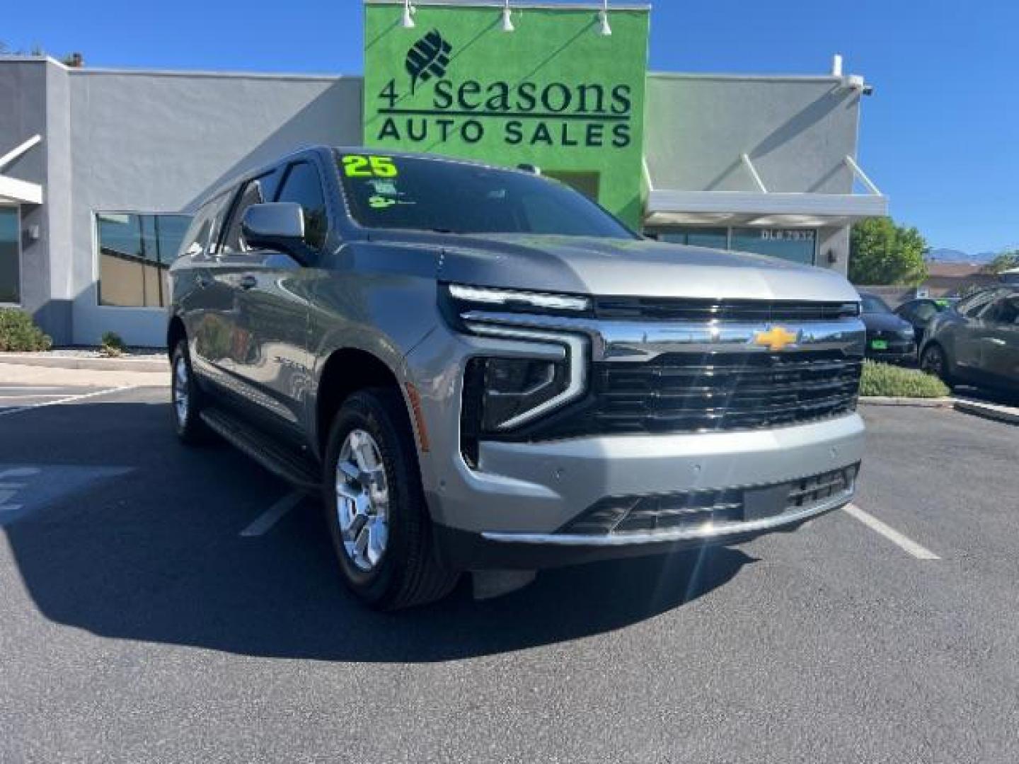 2025 Sterling Gray Metallic /Jet Black Chevrolet Suburban 4WD LS (1GNS6BED8SR) with an EcoTec3 5.3L V-8 gasoline direct injection engine, Automatic transmission, located at 1865 East Red Hills Pkwy, St. George, 84770, (435) 628-0023, 37.120850, -113.543640 - Very clean, 9 passenger, 4x4, 5.3L engine Cloth seats, Excellent tires, 1 owner, No accidents, Clean title Financing available with all the local credit unions. OAC Asking price includes $300 doc fee. 4 Seasons Auto DL 7932- Photo#0