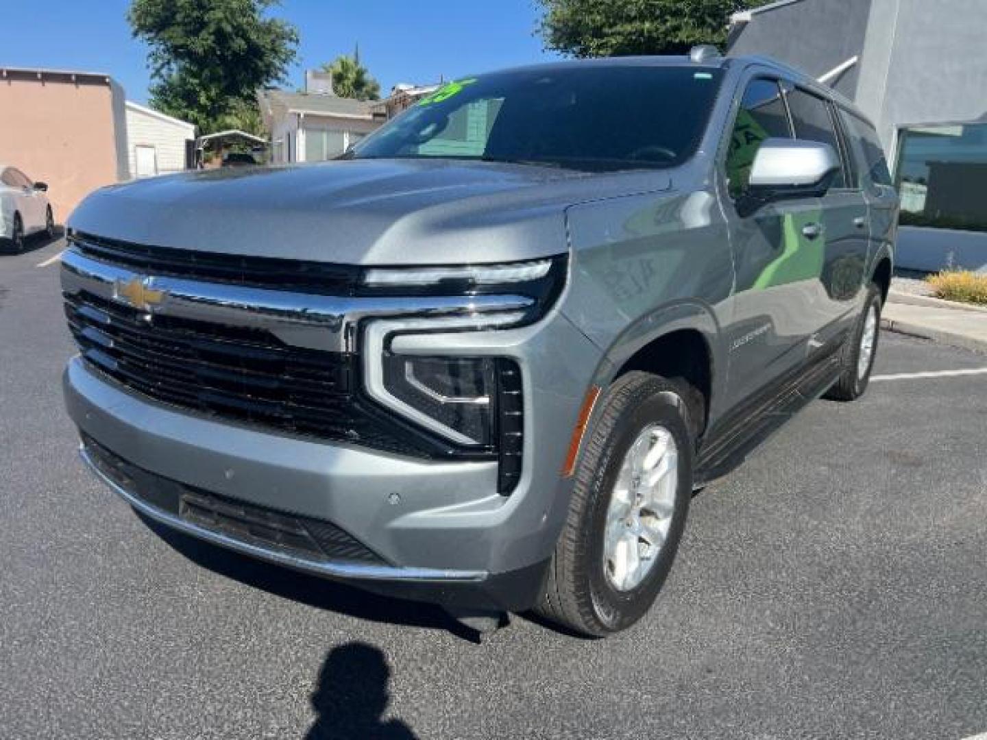 2025 Sterling Gray Metallic /Jet Black Chevrolet Suburban 4WD LS (1GNS6BED8SR) with an EcoTec3 5.3L V-8 gasoline direct injection engine, Automatic transmission, located at 1865 East Red Hills Pkwy, St. George, 84770, (435) 628-0023, 37.120850, -113.543640 - Very clean, 9 passenger, 4x4, 5.3L engine Cloth seats, Excellent tires, 1 owner, No accidents, Clean title Financing available with all the local credit unions. OAC Asking price includes $300 doc fee. 4 Seasons Auto DL 7932- Photo#2
