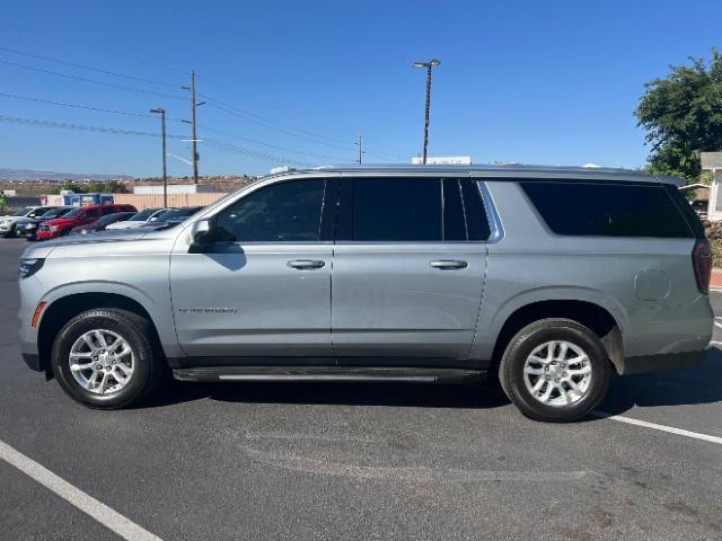 2025 Sterling Gray Metallic /Jet Black Chevrolet Suburban 4WD LS (1GNS6BED8SR) with an EcoTec3 5.3L V-8 gasoline direct injection engine, Automatic transmission, located at 1865 East Red Hills Pkwy, St. George, 84770, (435) 628-0023, 37.120850, -113.543640 - Very clean, 9 passenger, 4x4, 5.3L engine Cloth seats, Excellent tires, 1 owner, No accidents, Clean title Financing available with all the local credit unions. OAC Asking price includes $300 doc fee. 4 Seasons Auto DL 7932- Photo#3