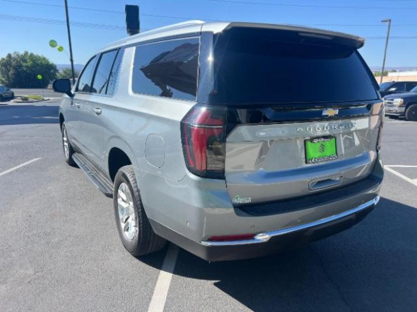 2025 Sterling Gray Metallic /Jet Black Chevrolet Suburban 4WD LS (1GNS6BED8SR) with an EcoTec3 5.3L V-8 gasoline direct injection engine, Automatic transmission, located at 1865 East Red Hills Pkwy, St. George, 84770, (435) 628-0023, 37.120850, -113.543640 - Very clean, 9 passenger, 4x4, 5.3L engine Cloth seats, Excellent tires, 1 owner, No accidents, Clean title Financing available with all the local credit unions. OAC Asking price includes $300 doc fee. 4 Seasons Auto DL 7932- Photo#4