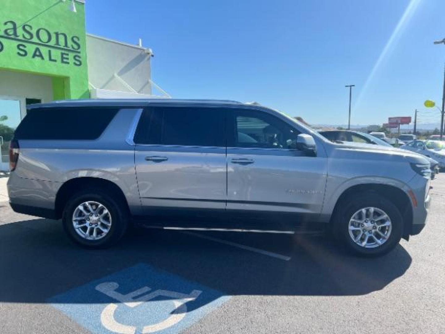 2025 Sterling Gray Metallic /Jet Black Chevrolet Suburban 4WD LS (1GNS6BED8SR) with an EcoTec3 5.3L V-8 gasoline direct injection engine, Automatic transmission, located at 1865 East Red Hills Pkwy, St. George, 84770, (435) 628-0023, 37.120850, -113.543640 - Very clean, 9 passenger, 4x4, 5.3L engine Cloth seats, Excellent tires, 1 owner, No accidents, Clean title Financing available with all the local credit unions. OAC Asking price includes $300 doc fee. 4 Seasons Auto DL 7932- Photo#7