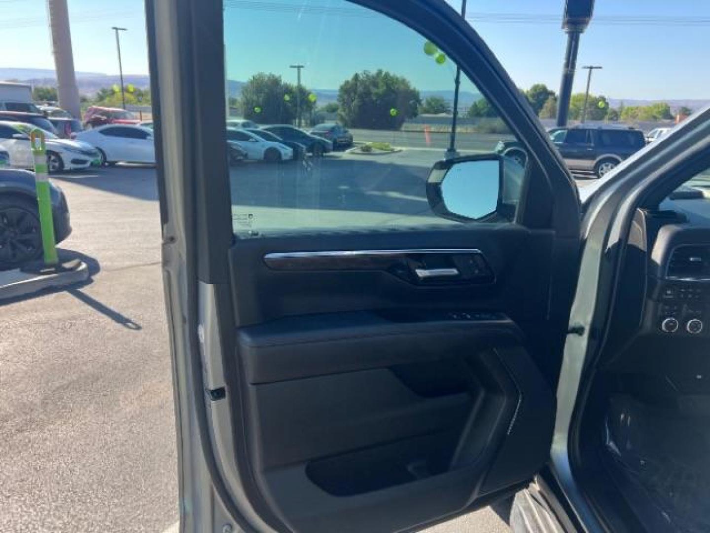 2025 Sterling Gray Metallic /Jet Black Chevrolet Suburban 4WD LS (1GNS6BED8SR) with an EcoTec3 5.3L V-8 gasoline direct injection engine, Automatic transmission, located at 1865 East Red Hills Pkwy, St. George, 84770, (435) 628-0023, 37.120850, -113.543640 - Very clean, 9 passenger, 4x4, 5.3L engine Cloth seats, Excellent tires, 1 owner, No accidents, Clean title Financing available with all the local credit unions. OAC Asking price includes $300 doc fee. 4 Seasons Auto DL 7932- Photo#12