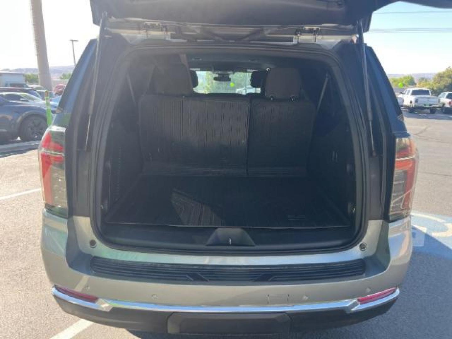 2025 Sterling Gray Metallic /Jet Black Chevrolet Suburban 4WD LS (1GNS6BED8SR) with an EcoTec3 5.3L V-8 gasoline direct injection engine, Automatic transmission, located at 1865 East Red Hills Pkwy, St. George, 84770, (435) 628-0023, 37.120850, -113.543640 - Very clean, 9 passenger, 4x4, 5.3L engine Cloth seats, Excellent tires, 1 owner, No accidents, Clean title Financing available with all the local credit unions. OAC Asking price includes $300 doc fee. 4 Seasons Auto DL 7932- Photo#26