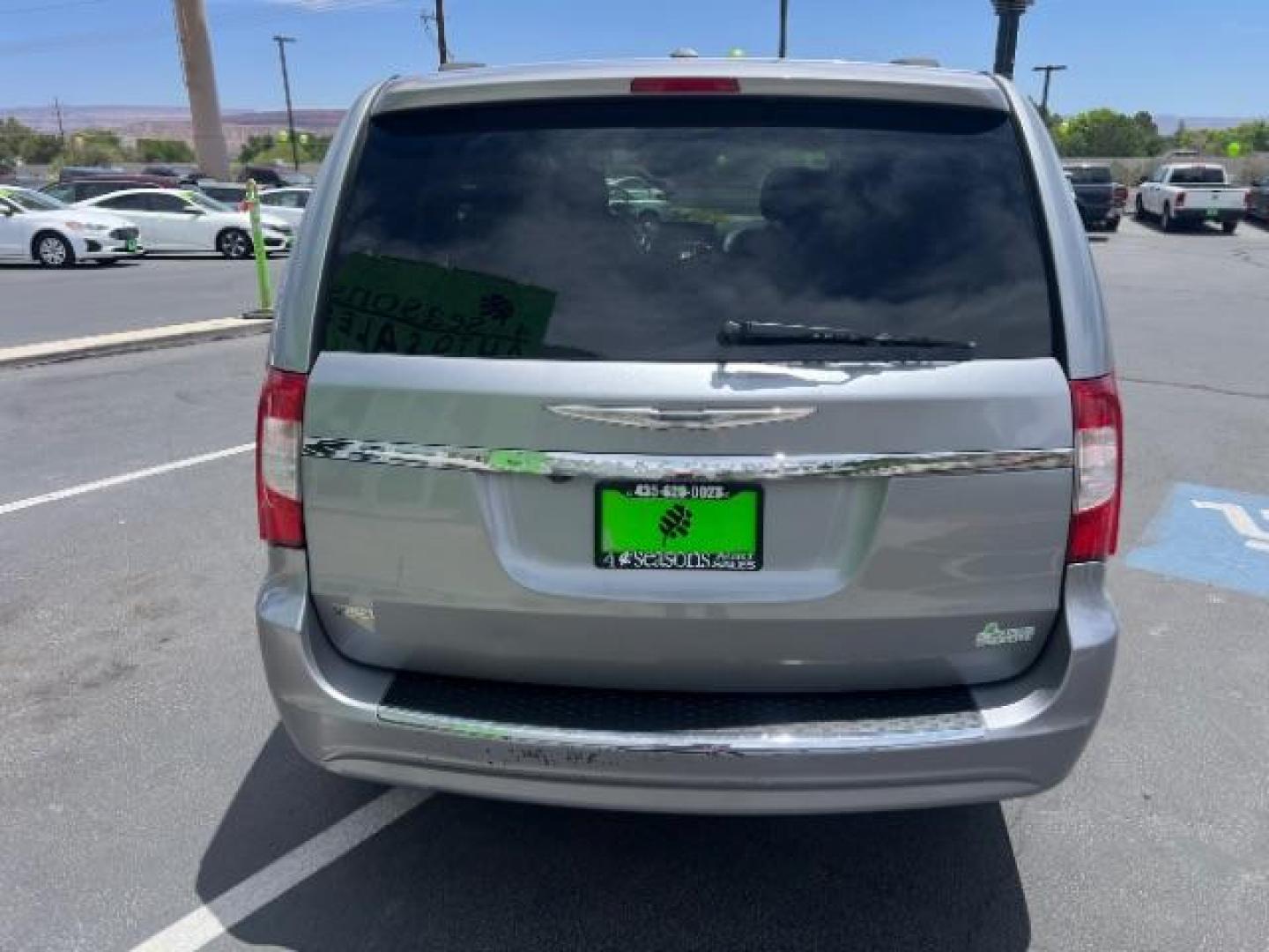2014 Billet Silver Metallic Clearcoat /Black/Light Graystone Chrysler Town and Country Touring (2C4RC1BG1ER) with an Pentastar 3.6L V-6 DOHC engine, Automatic transmission, located at 940 North Main Street, Cedar City, UT, 84720, (435) 628-0023, 37.692936, -113.061897 - We specialize in helping ALL people get the best financing available. No matter your credit score, good, bad or none we can get you an amazing rate. Had a bankruptcy, divorce, or repossessions? We give you the green light to get your credit back on the road. Low down and affordable payments that fit- Photo#5