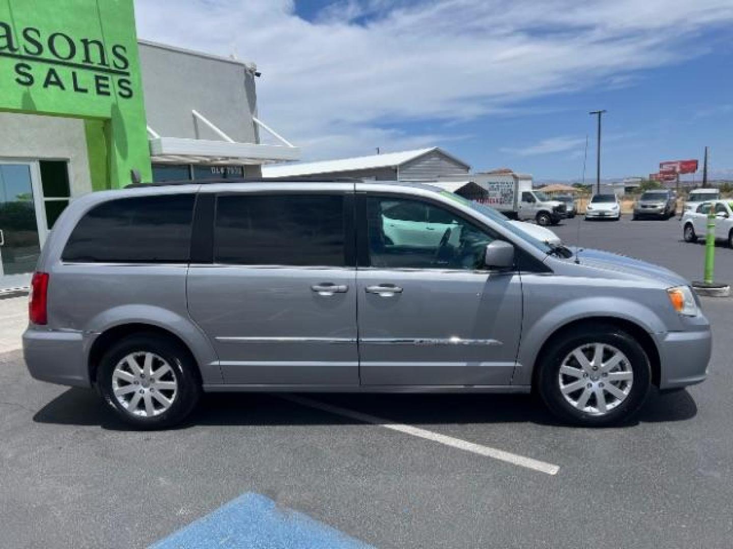 2014 Billet Silver Metallic Clearcoat /Black/Light Graystone Chrysler Town and Country Touring (2C4RC1BG1ER) with an Pentastar 3.6L V-6 DOHC engine, Automatic transmission, located at 940 North Main Street, Cedar City, UT, 84720, (435) 628-0023, 37.692936, -113.061897 - We specialize in helping ALL people get the best financing available. No matter your credit score, good, bad or none we can get you an amazing rate. Had a bankruptcy, divorce, or repossessions? We give you the green light to get your credit back on the road. Low down and affordable payments that fit- Photo#7
