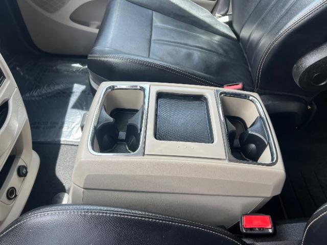 2014 Billet Silver Metallic Clearcoat /Black/Light Graystone Chrysler Town and Country Touring (2C4RC1BG1ER) with an Pentastar 3.6L V-6 DOHC engine, Automatic transmission, located at 940 North Main Street, Cedar City, UT, 84720, (435) 628-0023, 37.692936, -113.061897 - We specialize in helping ALL people get the best financing available. No matter your credit score, good, bad or none we can get you an amazing rate. Had a bankruptcy, divorce, or repossessions? We give you the green light to get your credit back on the road. Low down and affordable payments that fit - Photo#18
