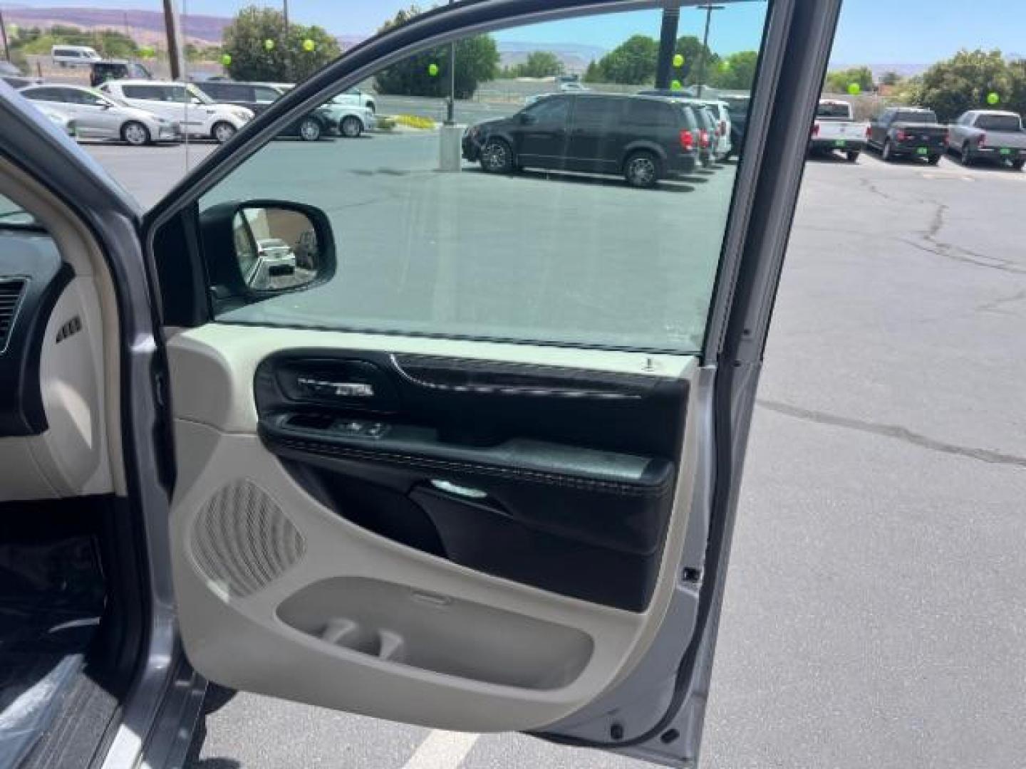 2014 Billet Silver Metallic Clearcoat /Black/Light Graystone Chrysler Town and Country Touring (2C4RC1BG1ER) with an Pentastar 3.6L V-6 DOHC engine, Automatic transmission, located at 940 North Main Street, Cedar City, UT, 84720, (435) 628-0023, 37.692936, -113.061897 - We specialize in helping ALL people get the best financing available. No matter your credit score, good, bad or none we can get you an amazing rate. Had a bankruptcy, divorce, or repossessions? We give you the green light to get your credit back on the road. Low down and affordable payments that fit- Photo#27
