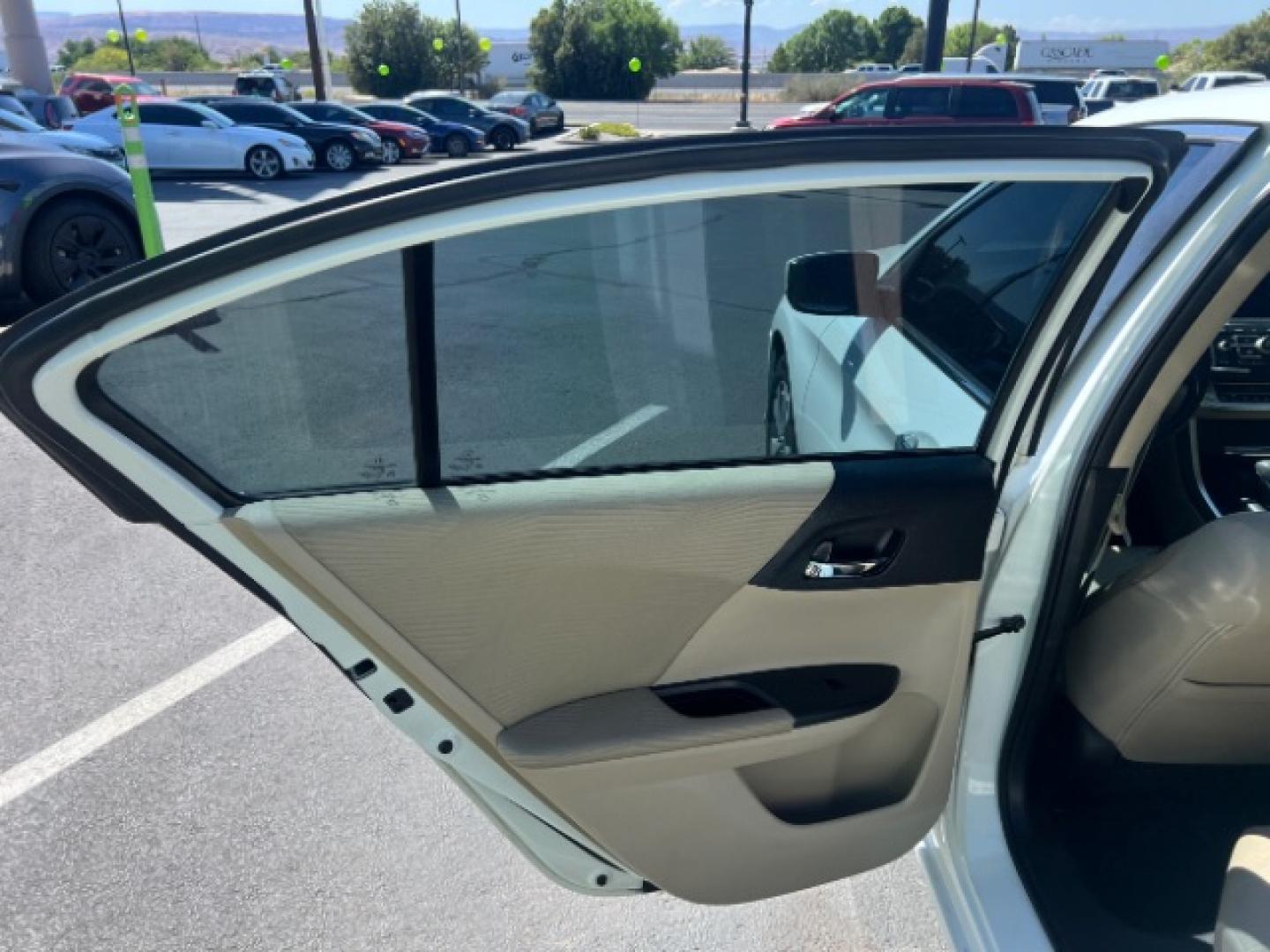 2014 White Orchid Pearl /Ivory Honda Accord LX (1HGCR2F37EA) with an 2.4L I-4 gasoline direct injection engine, Automatic transmission, located at 1865 East Red Hills Pkwy, St. George, 84770, (435) 628-0023, 37.120850, -113.543640- Photo#20