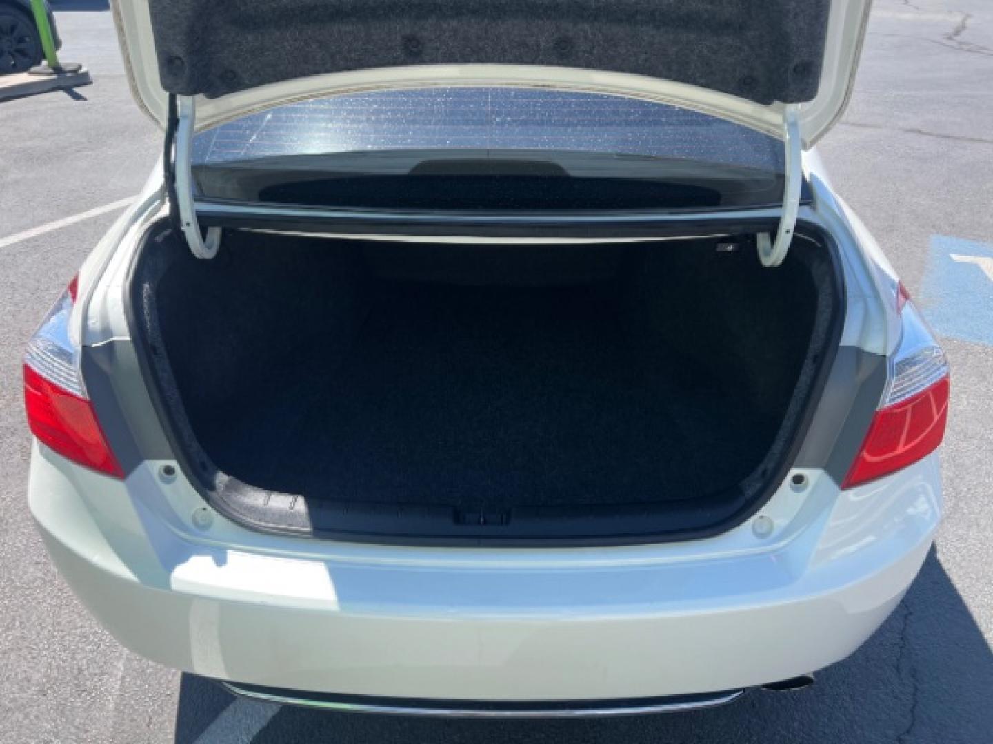 2014 White Orchid Pearl /Ivory Honda Accord LX (1HGCR2F37EA) with an 2.4L I-4 gasoline direct injection engine, Automatic transmission, located at 1865 East Red Hills Pkwy, St. George, 84770, (435) 628-0023, 37.120850, -113.543640- Photo#24