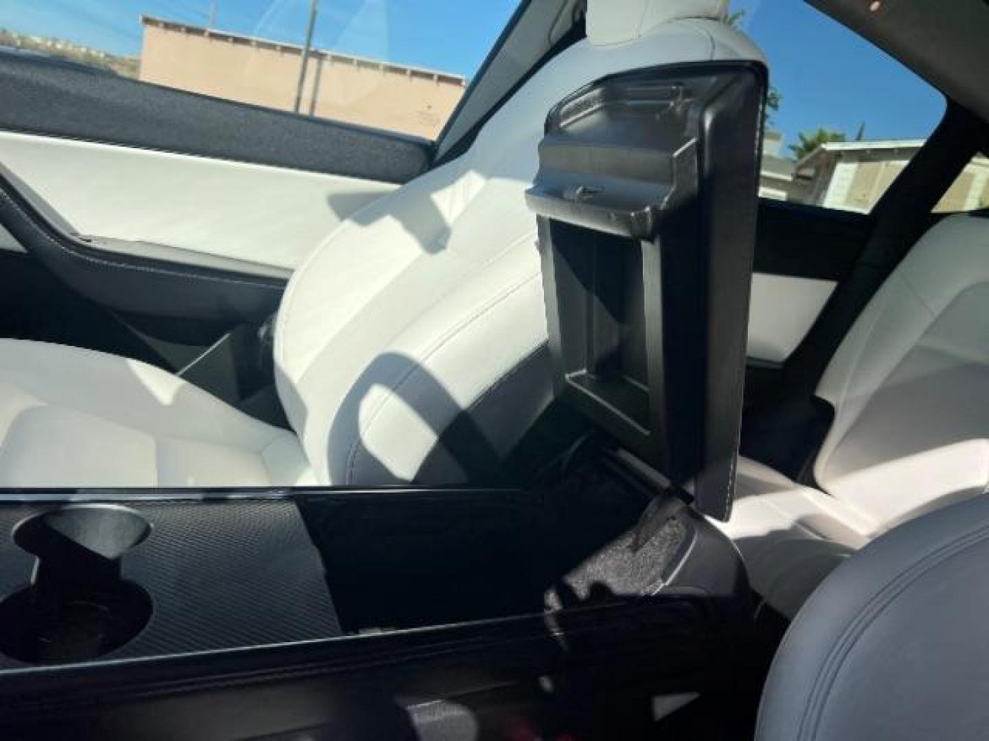 2022 Deep Blue Metallic /White/Black Tesla Model Y Long Range Dual Motor All-Wheel Drive (7SAYGAEE2NF) with an ELECTRIC engine, Electric transmission, located at 1865 East Red Hills Pkwy, St. George, 84770, (435) 628-0023, 37.120850, -113.543640- Photo#19