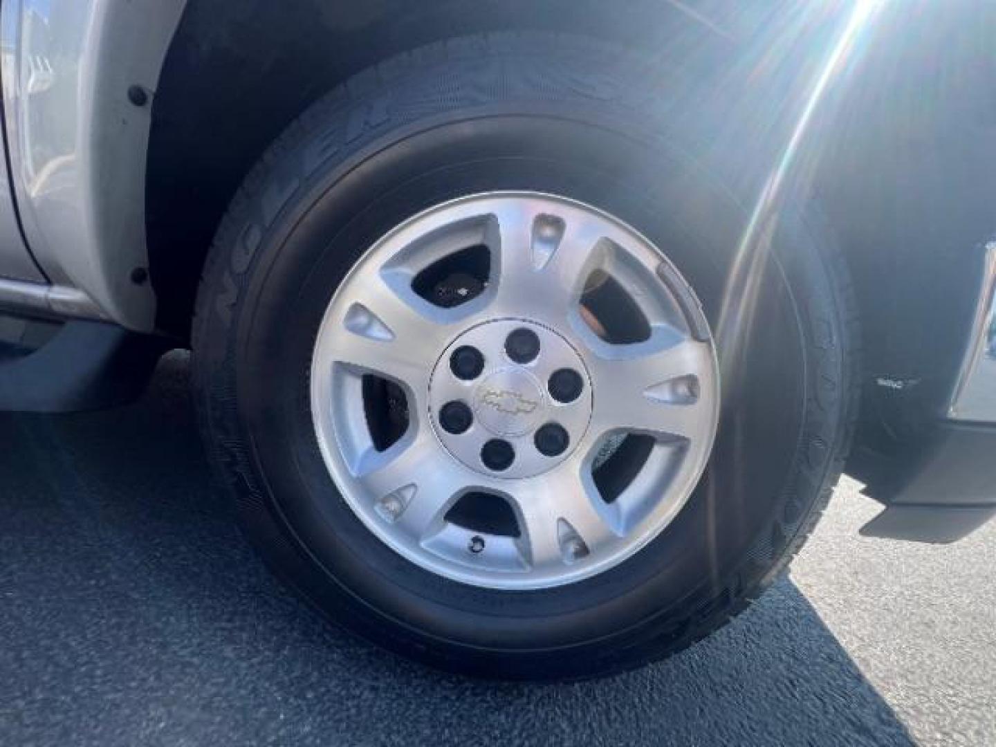 2006 Silver Birch Metallic /Gray/Dark Charcoal Chevrolet Avalanche 1500 Z66 (3GNEC12ZX6G) , Automatic transmission, located at 940 North Main Street, Cedar City, UT, 84720, (435) 628-0023, 37.692936, -113.061897 - We specialize in helping ALL people get the best financing available. No matter your credit score, good, bad or none we can get you an amazing rate. Had a bankruptcy, divorce, or repossessions? We give you the green light to get your credit back on the road. Low down and affordable payments that fit- Photo#7